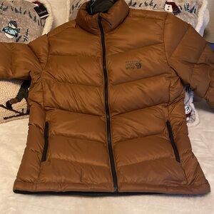 Used men’s hard mountain puffer jacket